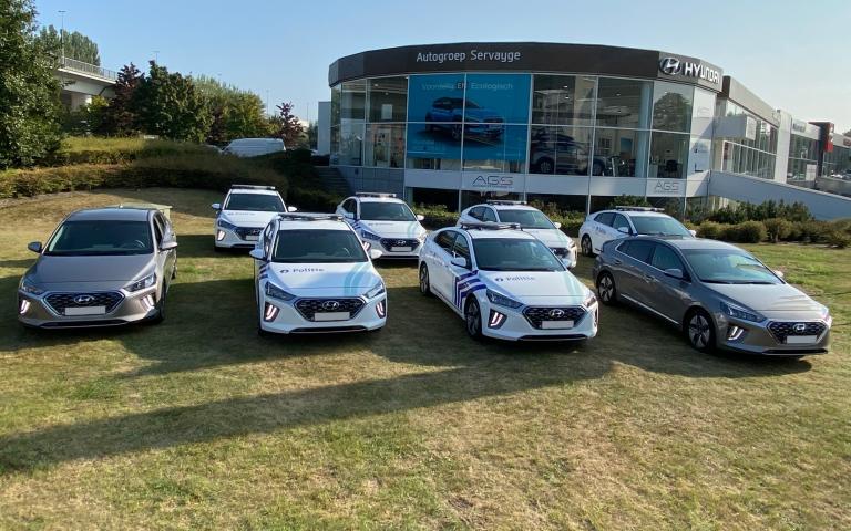 Levering van Hyundai Ioniq's aan politie Gent door Autogroep Servayge